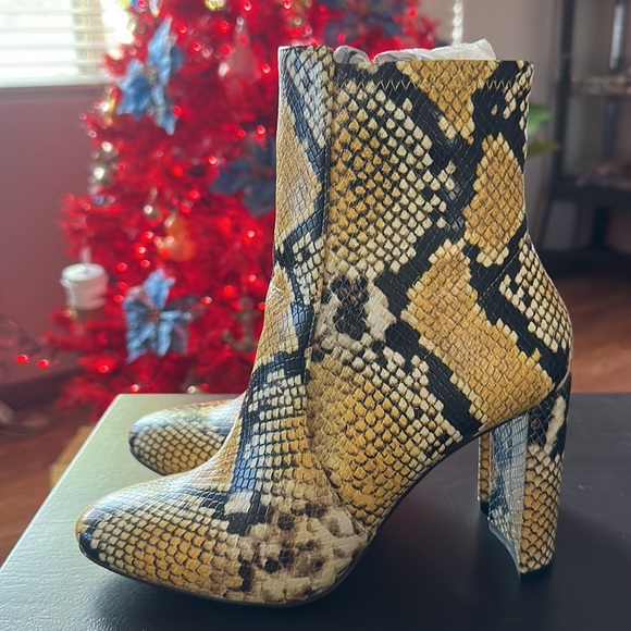 Aldo Sneak Booties. Yellow/black,white/cream. Size 7 - Picture 3 of 8